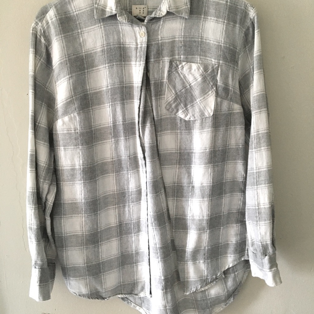 Gray plaid long sleeve button up shirt